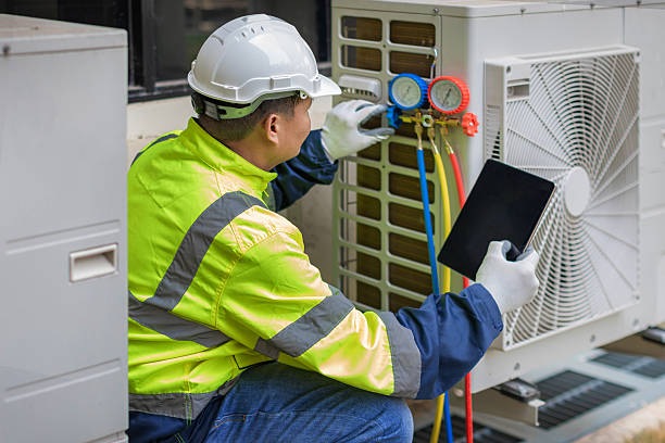 Professional Hvac technician working in Lake Park, NC